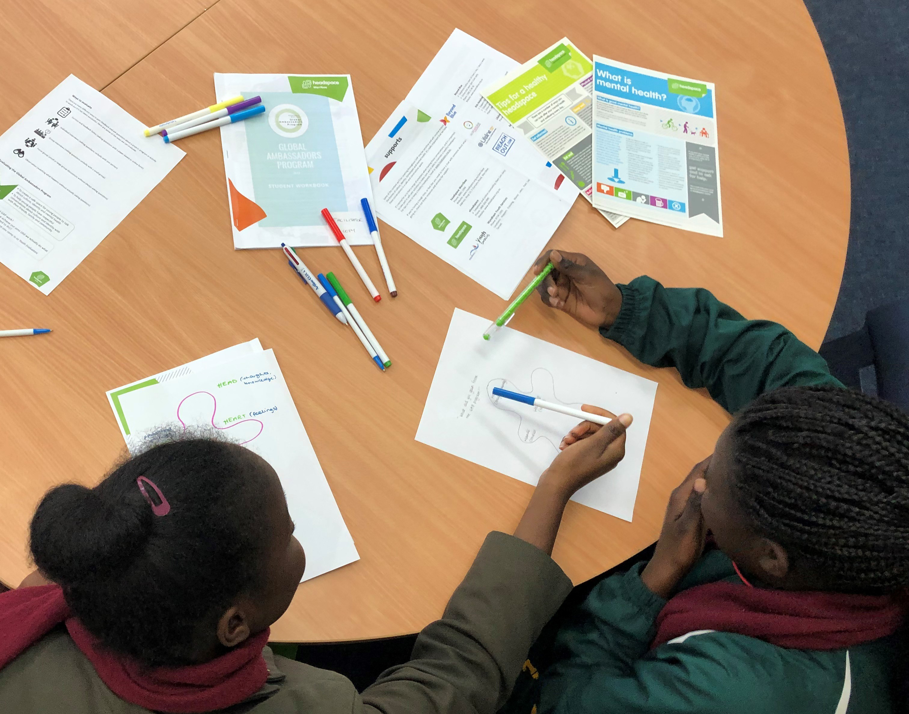  Helping migrant young people adapt to a new culture